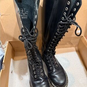 Dr Marten Black Lace-Up Women's Boots with box size 7